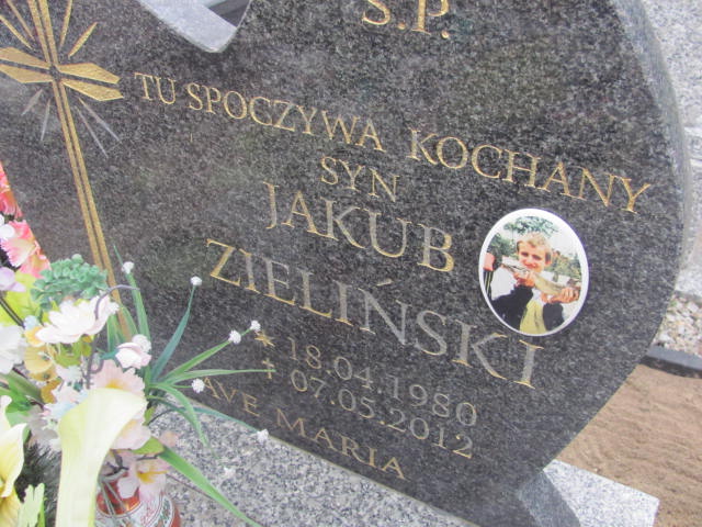 Jakub Zieliński 1980 Brzeg Dolny - Grobonet - Wyszukiwarka osób pochowanych